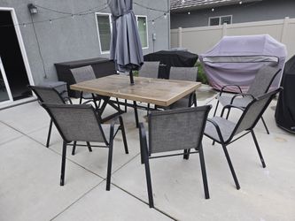Patio Table, Umbrella & 8 Chairs