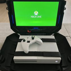 XBOX 360 W/ Gaems Case