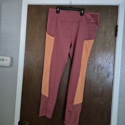 EXERCISE  / YOGA PANTS SIZE XXL GREAT CONDITION  4 POCKETS  ORIGINAL PRICE $120.