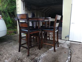 🍽️ BEAUTIFUL BROWN WOOD DINING TABLE SET WITH 4 CHAIRS — $200 OBO 🍽️