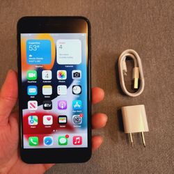 iPhone 7 Plus - UNLOCKED - Like New 