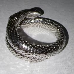 Pulsera vintage de serpiente de triple doble, tono plateado, escala flexible y ajustable
