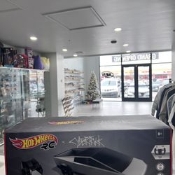 Brand new Hot Wheels x Tesla Cybertruck 1:10 Scale RC Car (2021 Version w/ Cyberquad)
