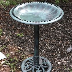 Vintage Green Bird Bath Garden Barn Feeder Water Bath