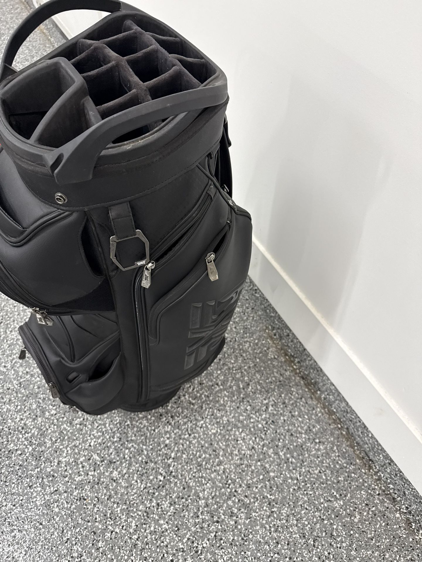 golf Bag Comes With  25 Balls