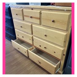 Dresser/ Nine drawers dresser
