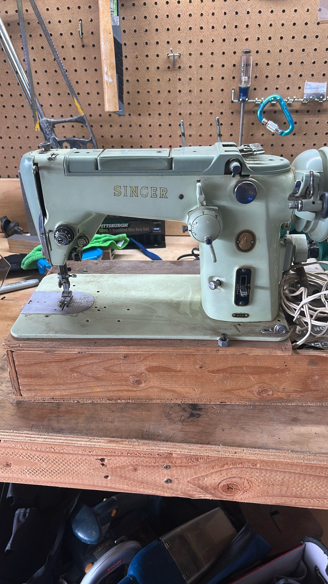 Singer Sewing Machine 319W