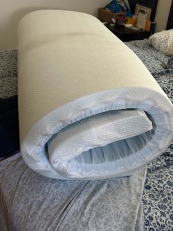 Like NEW Queen mattress topper