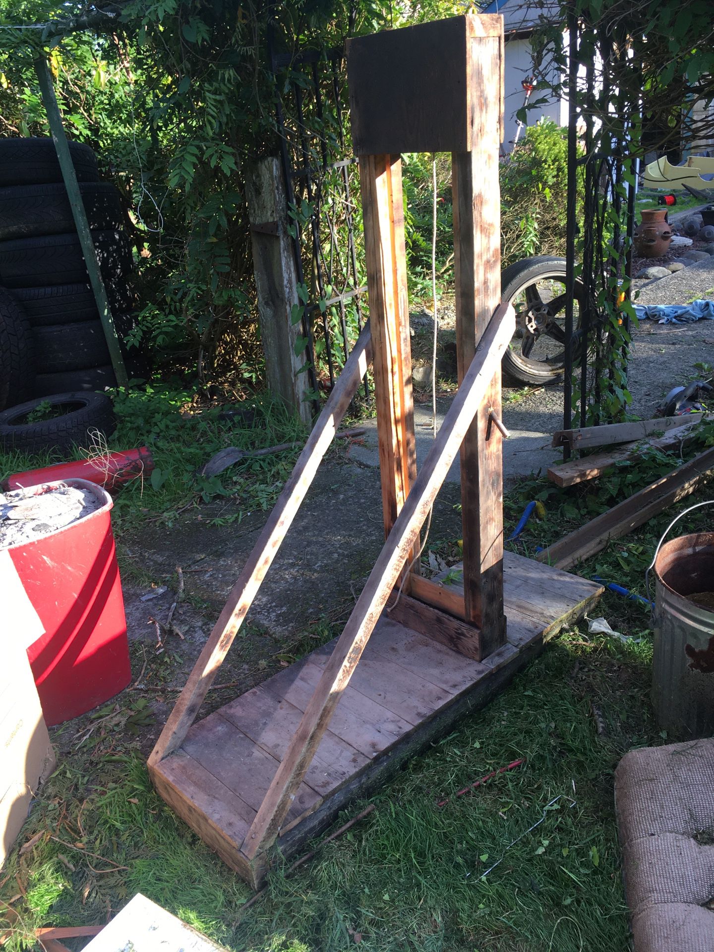 Functioning guillotine