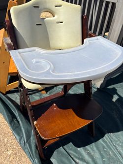 Aibee High Chair with tray and tray cover.