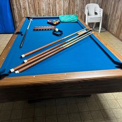 Pool Table 8 Ft, Minnesota Fats Retrial , Cornell Model All Accessories On The Table Including 