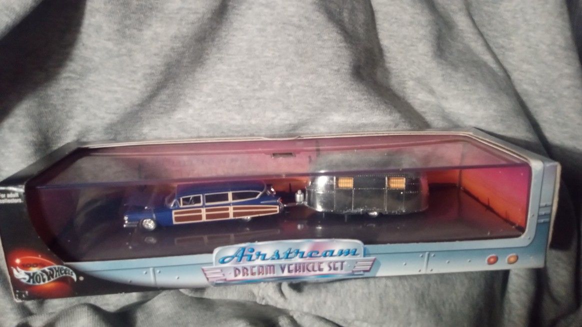 HOT WHEELS AIRSTREAM DREAM VEHICLE SET - coffeafoods.com