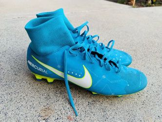 Nike soccer cleats size 9