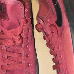 NIKE SB BLZR COURT MEN’S 11.5 BURGUNDY