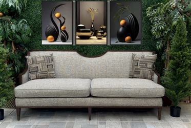 Gray Couch on Brown Wood frame (Free delivery 🚚) 