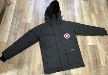 *Send Offers*Canada Goose coat