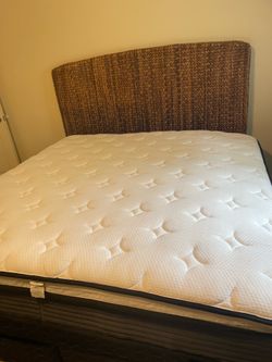 Queen bed with mattress 🚨 Moving / Evacuation Sale