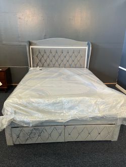 velvet Queen Bed frame，$100