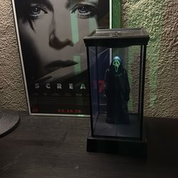 Scream 7 Poster W Frame And Figure In Box