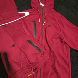 Burgundy Nike Tech Fleece