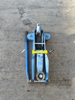 Blue hydraulic floor jack