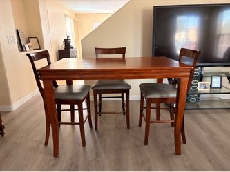 Tall Dining table w/ 3 chairs
