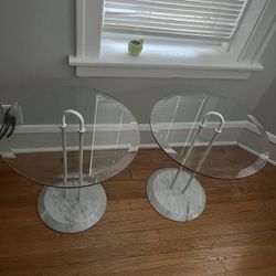 Coffee tables (set of 2) 