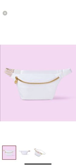 NEW STONEY CLOVER LANE X TARGET LIMITED EDTION WHITE FANNY PACK 💖  So cute! Sold out everywhere 🤍