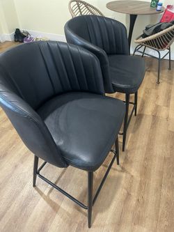 2 Counter Height Bar Stools 