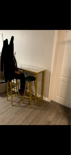 Bar height table with 2 stools