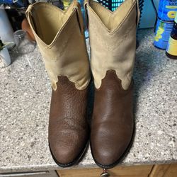 Ariat Boots Size 10 1/2 M.  For Men  Good Condition.