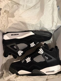 White Thunder Jordan 4 - Size 9.5