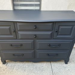 HIGH QUALITY SPACESAVER HIGH CAPACITY DREXEL DRESSER CAN DELIVER LOCAL IF NEEDED