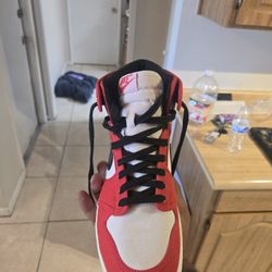 Jordan 1 Retro AJKO
Chicago (2021) Mens Size 9.5 Or Women's Size 11 Excellent Condition 