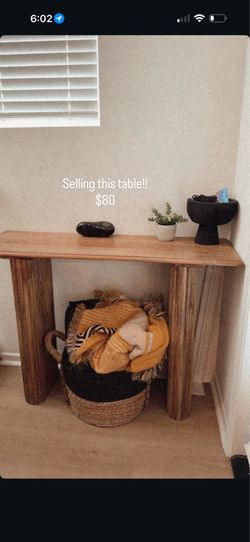 Entry way table