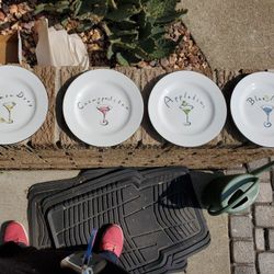 Pottery Barn Set Of 4 Martini Plates