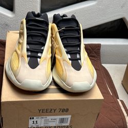 Yeezy 700 V3