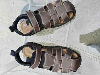 Sonoma mens sandals size12