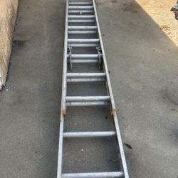 Escalera Deslizable De 20ft De Aluminio 