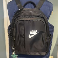 Nike , Black Medium Backpack 