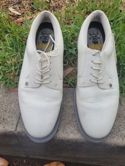 Golf shoes