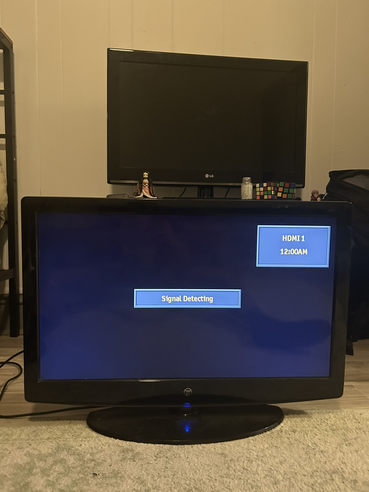 32 Inch Westinghouse TV