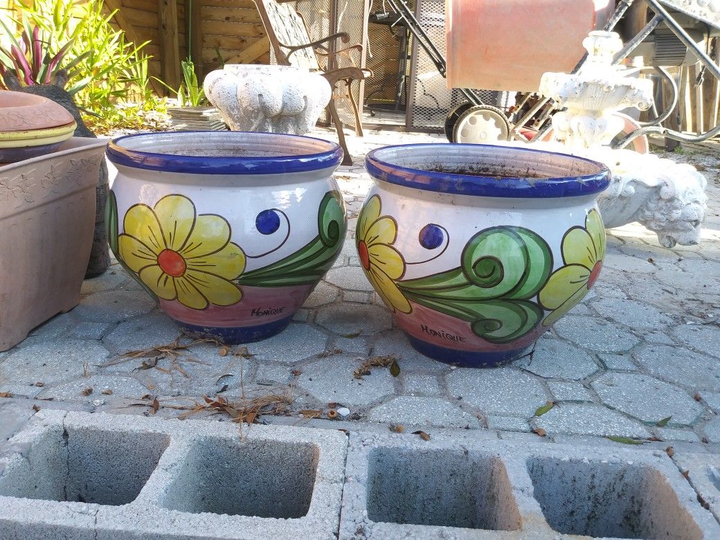 Pair of flower pots