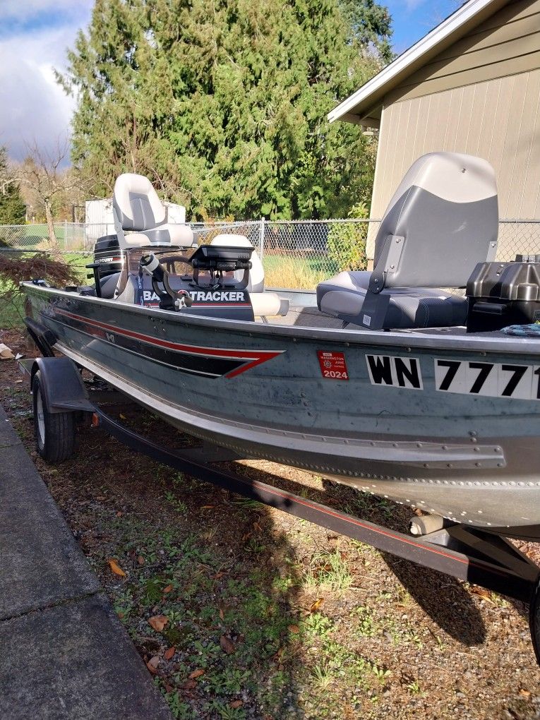 1987 Bass tracker Tournament V-17