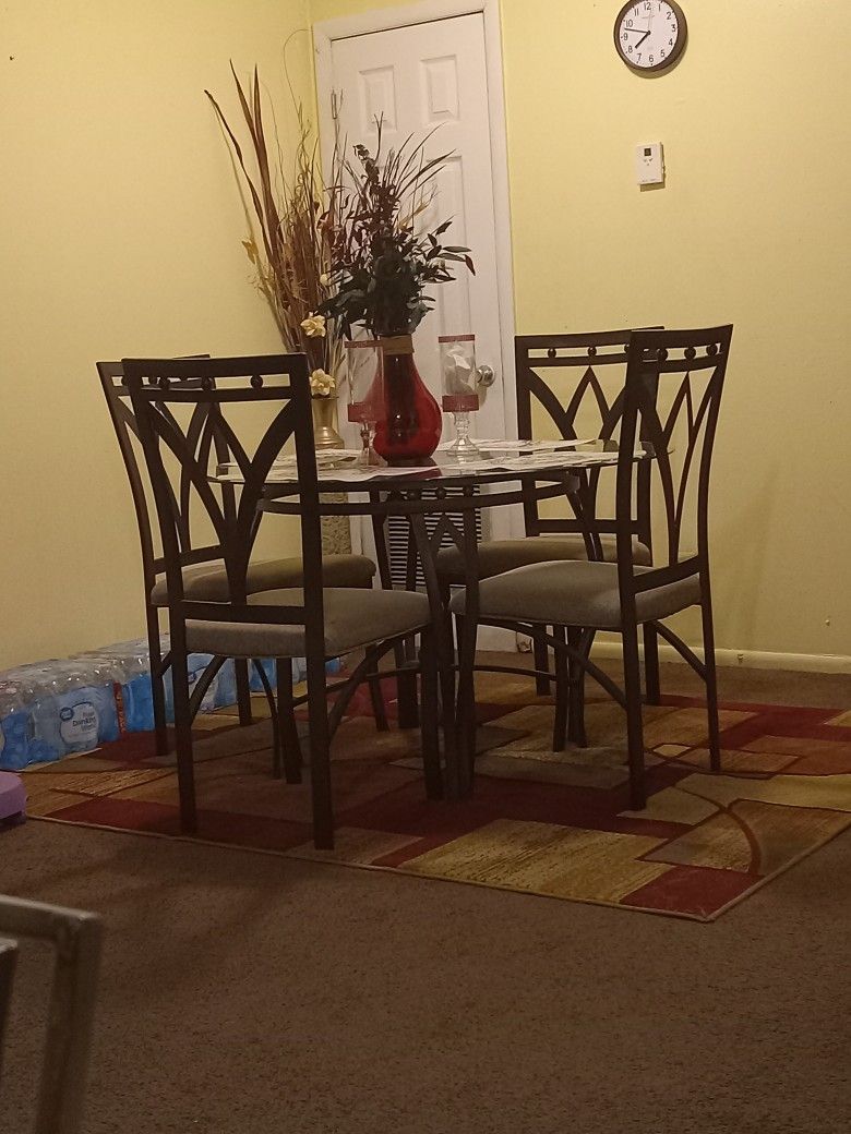 DINING ROOM SET WITH 4 CHAIRS