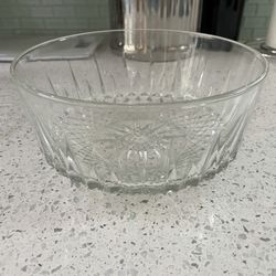 Starburst Glass Serving Bowl. Arcoroc France. 