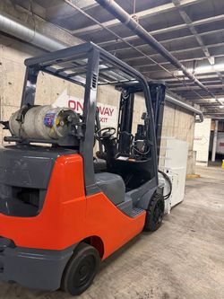 TOYOTA MODEL 8 forklift for sale ,5500 lb, 3 stage, clamp