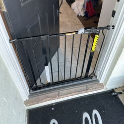 Extra Wide Pet Gate / Safety Gate - Fits Openings 29” - 49”