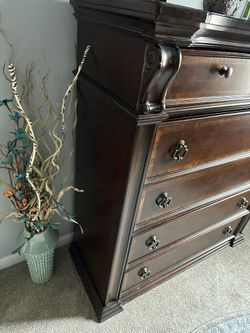 Dresser