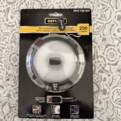 Defiant Utility Light with String Light Rechargeable 